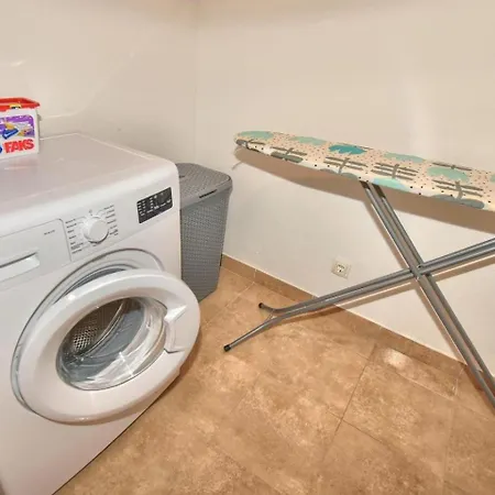 Dominika * تروغير