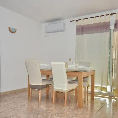 Dominika تروغير