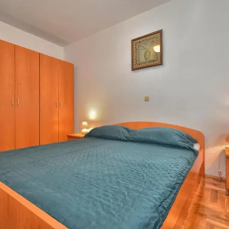 Dominika تروغير