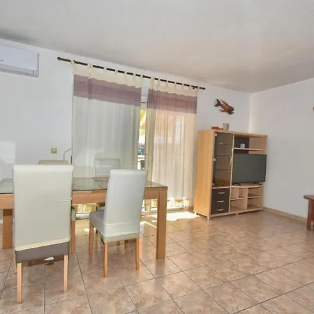 Dominika * تروغير